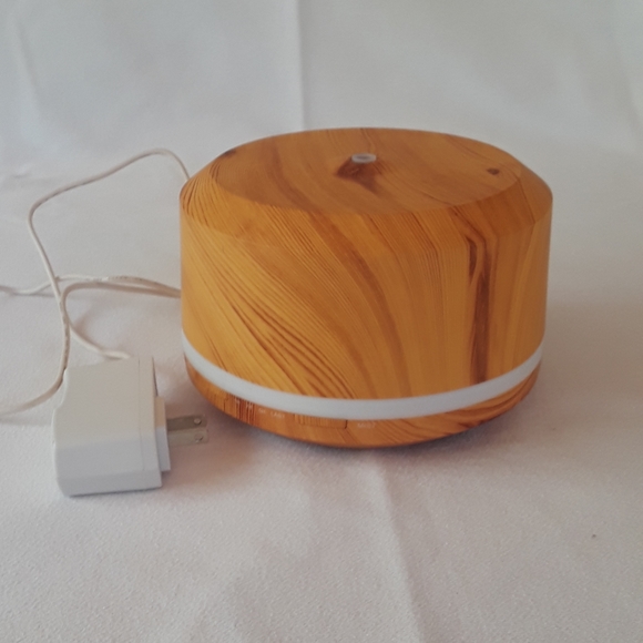 Aroma Diffuser Lamp, wood grain, Lighted, varied colors,adjustable time settings - Picture 1 of 11